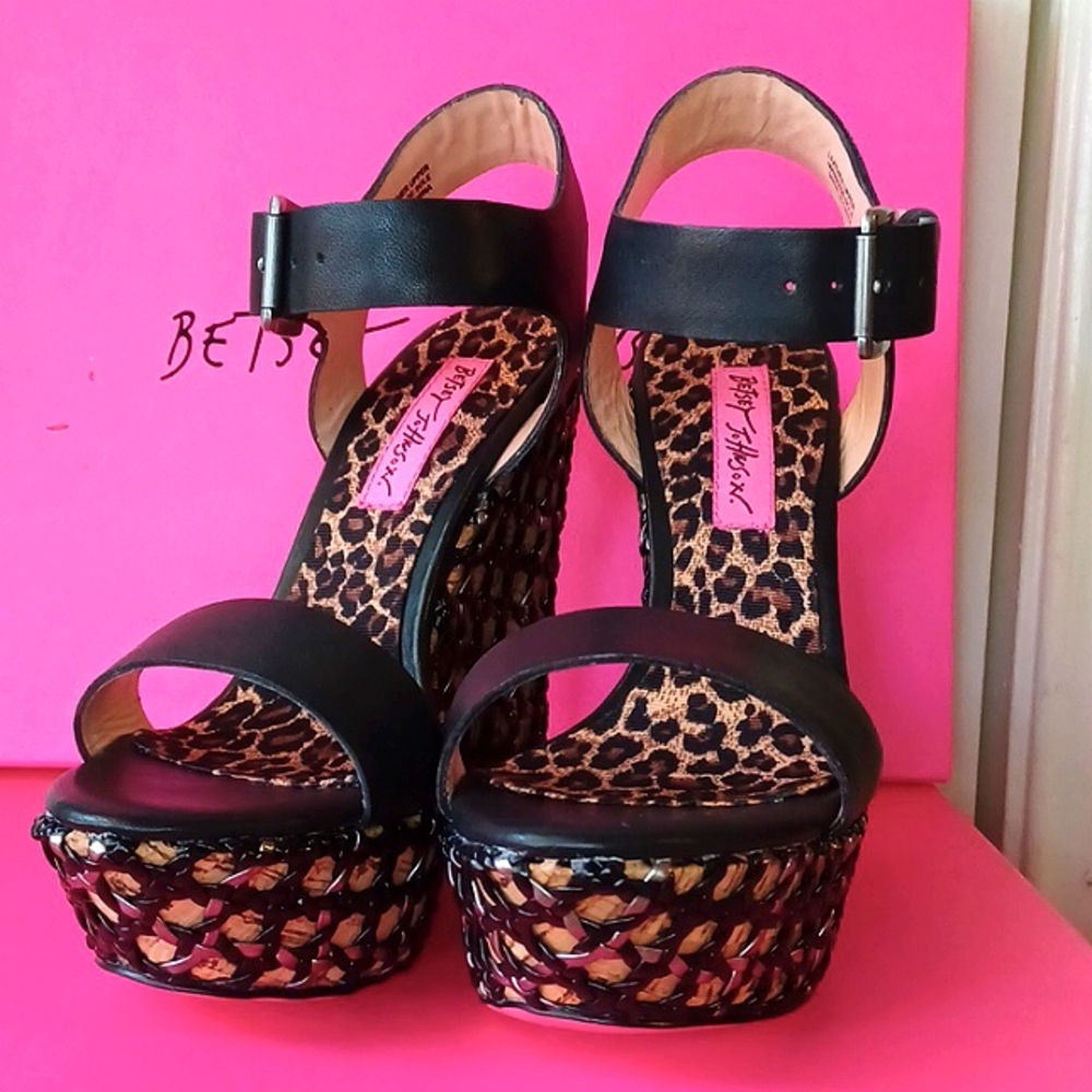 NEW IN BOX Betsey Johnson Lattice Cork Wedges Size 6.5 2011 - Picture 3 of 9